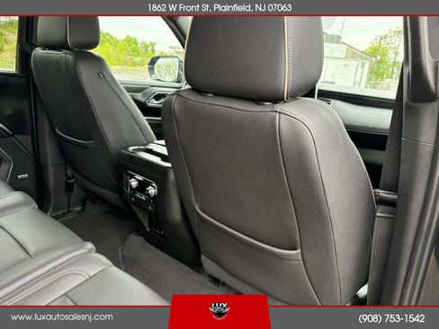 Used 2022 GMC Yukon XL SLT w/ SLT Luxury Package AWD/4WD image 58