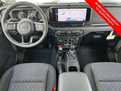 New 2025 Jeep Gladiator Mojave w/ Convenience Group