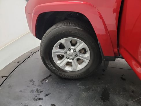 Used 2021 Toyota 4Runner SR5 AWD/4WD image 29