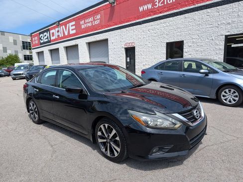 Used 2017 Nissan Altima 2.5 SR w/ LED Appearance Package FWD image 3