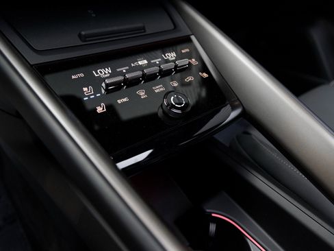 New 2024 Porsche Macan Turbo Electric image 26