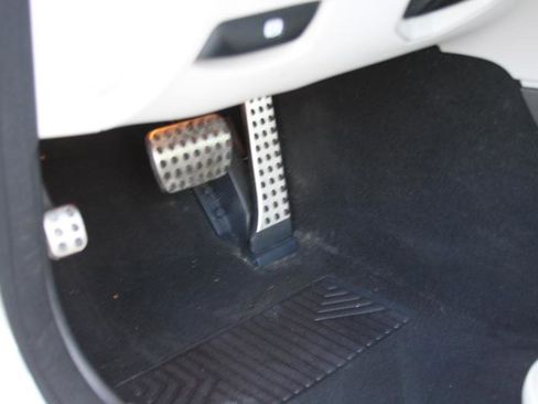 Used 2013 Mercedes-Benz C 300 Sport image 26