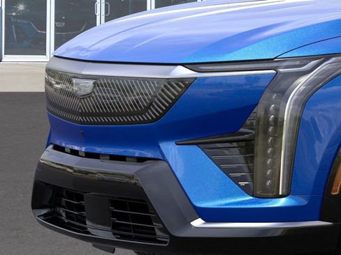 New 2025 Cadillac Optiq Luxury 2 w/ LPO, ONYX Package image 13