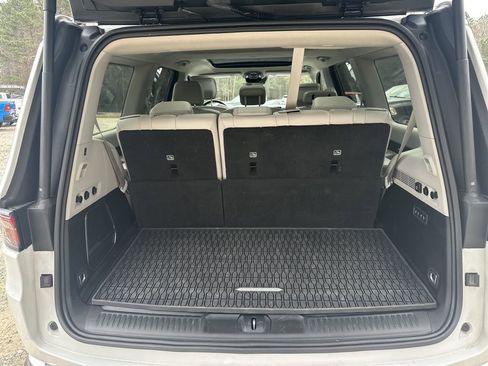 Used 2024 Jeep Wagoneer Series III w/ Premium Group I image 19