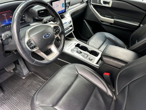 Used 2023 Ford Explorer XLT w/ Equipment Group 202A AWD/4WD image 10