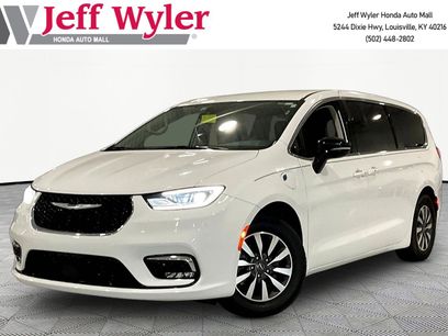 Used 2024 Chrysler Pacifica Select