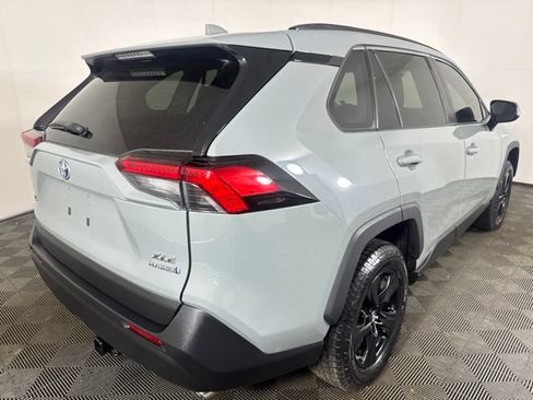 Used 2019 Toyota RAV4 XLE AWD/4WD image 3