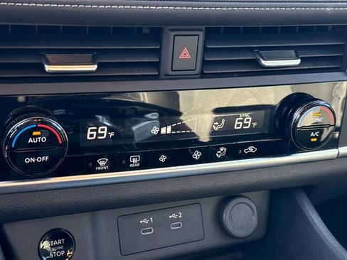 Certified 2025 Nissan Rogue SV image 25