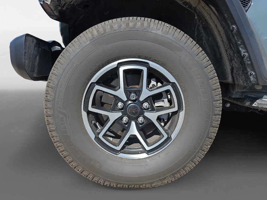 Used 2025 Jeep Gladiator Rubicon w/ Safety Group AWD/4WD image 16