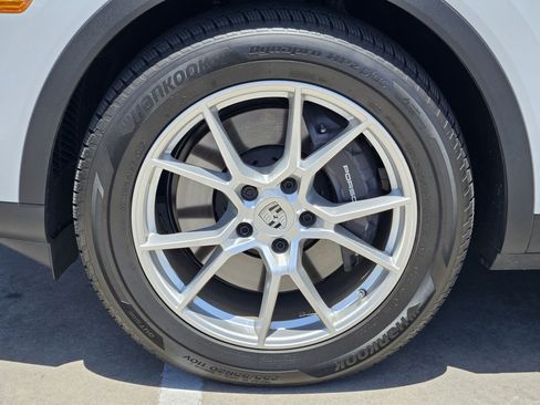 Certified 2026 Porsche Cayenne AWD/4WD image 14