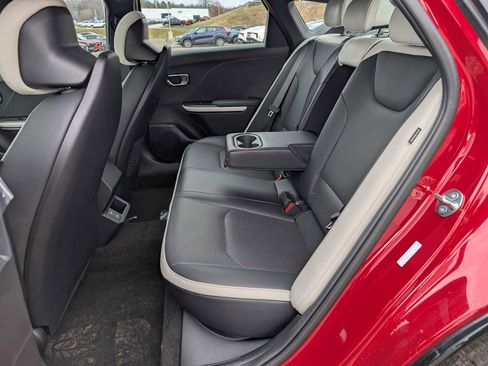 New 2025 Kia K4 GT-Line w/ GT-Line Premium Package FWD image 17