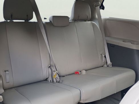 Used 2012 Toyota Sienna XLE FWD image 23