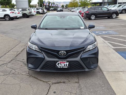 Used 2019 Toyota Camry SE FWD image 11