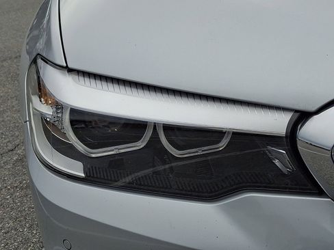 Used 2019 BMW 530i xDrive w/ Convenience Package image 9