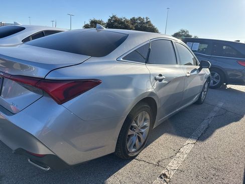Used 2022 Toyota Avalon XLE image 5