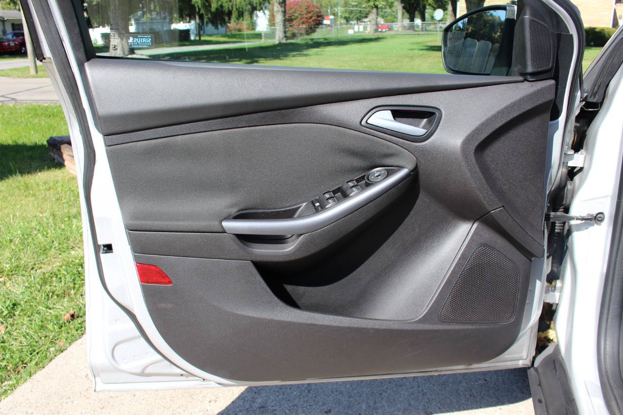 Used 2014 Ford Focus Titanium FWD image 12