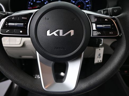 Used 2022 Kia Forte LXS w/ LXS Technology Package image 27