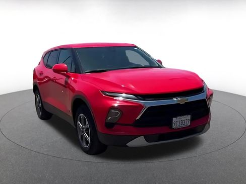 Used 2025 Chevrolet Blazer LT FWD image 6