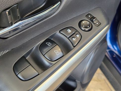 Used 2019 Nissan Kicks SV FWD image 12