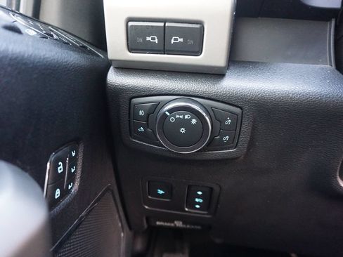 Used 2020 Ford F250 Lariat w/ Lariat Ultimate Package AWD/4WD image 5