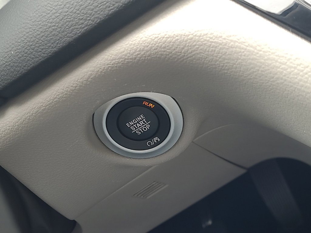 Used 2024 Chrysler Pacifica Touring-L FWD image 23