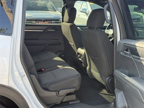 Used 2025 GMC Acadia Elevation image 31