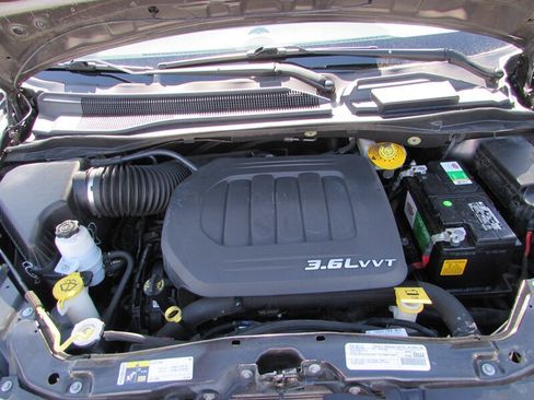 Used 2017 Dodge Grand Caravan SXT FWD image 38