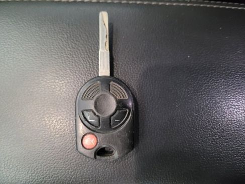 Used 2017 Ford Escape SE w/ SE Sport Appearance Package image 32