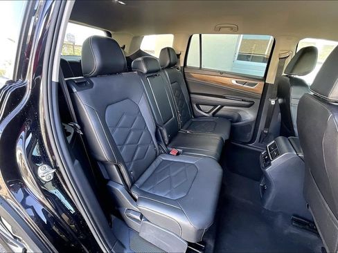 Used 2025 Volkswagen Atlas SE FWD image 26