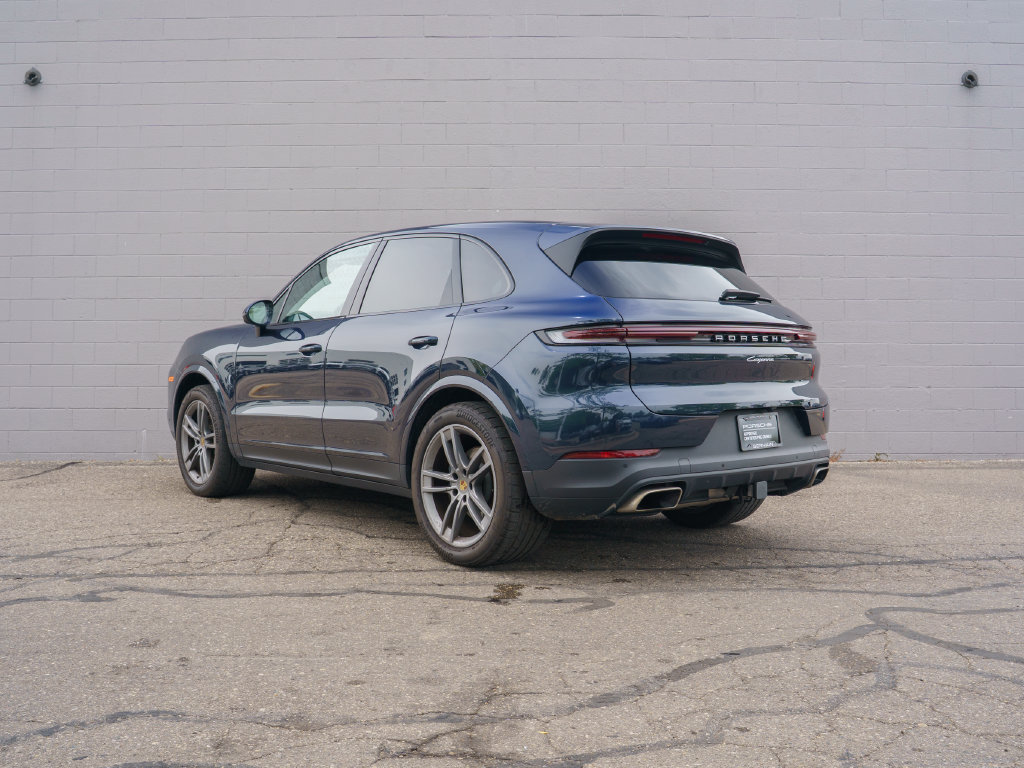 Used 2024 Porsche Cayenne AWD/4WD image 3