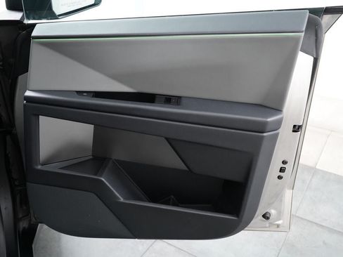 Used 2024 Tesla Cybertruck AWD Crew Cab image 31
