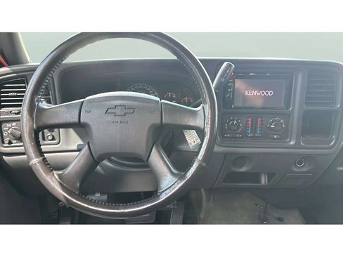 Used 2005 Chevrolet Silverado 2500 LS w/ Heavy-Duty Power Package AWD/4WD image 13