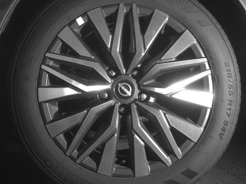 Used 2025 Nissan Altima 2.5 SV FWD image 14