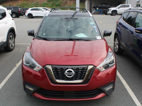Used 2020 Nissan Kicks SR w/ Exterior Package FWD image 2