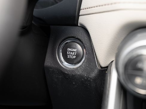 Used 2023 Toyota RAV4 XLE Premium image 28