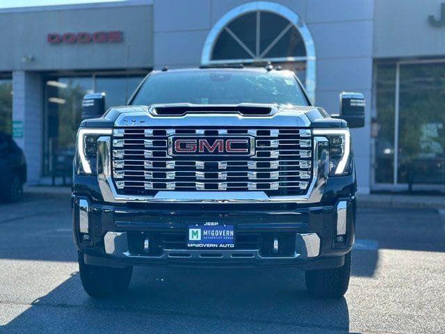 Used 2024 GMC Sierra 3500 Denali w/ Denali Reserve Package AWD/4WD image 8