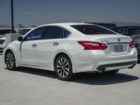 Used 2016 Nissan Altima 2.5 SV w/ Convenience Package FWD image 8