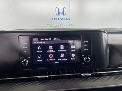 Used 2024 Kia Carnival LX image 34