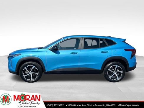 Certified 2025 Chevrolet Trax RS w/ Driver Confidence Package FWD image 3