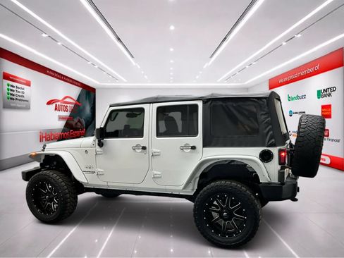 Used 2017 Jeep Wrangler Unlimited Sahara w/ Connectivity Group AWD/4WD image 5