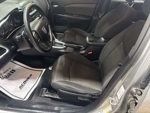 Used 2014 Dodge Avenger SE image 16