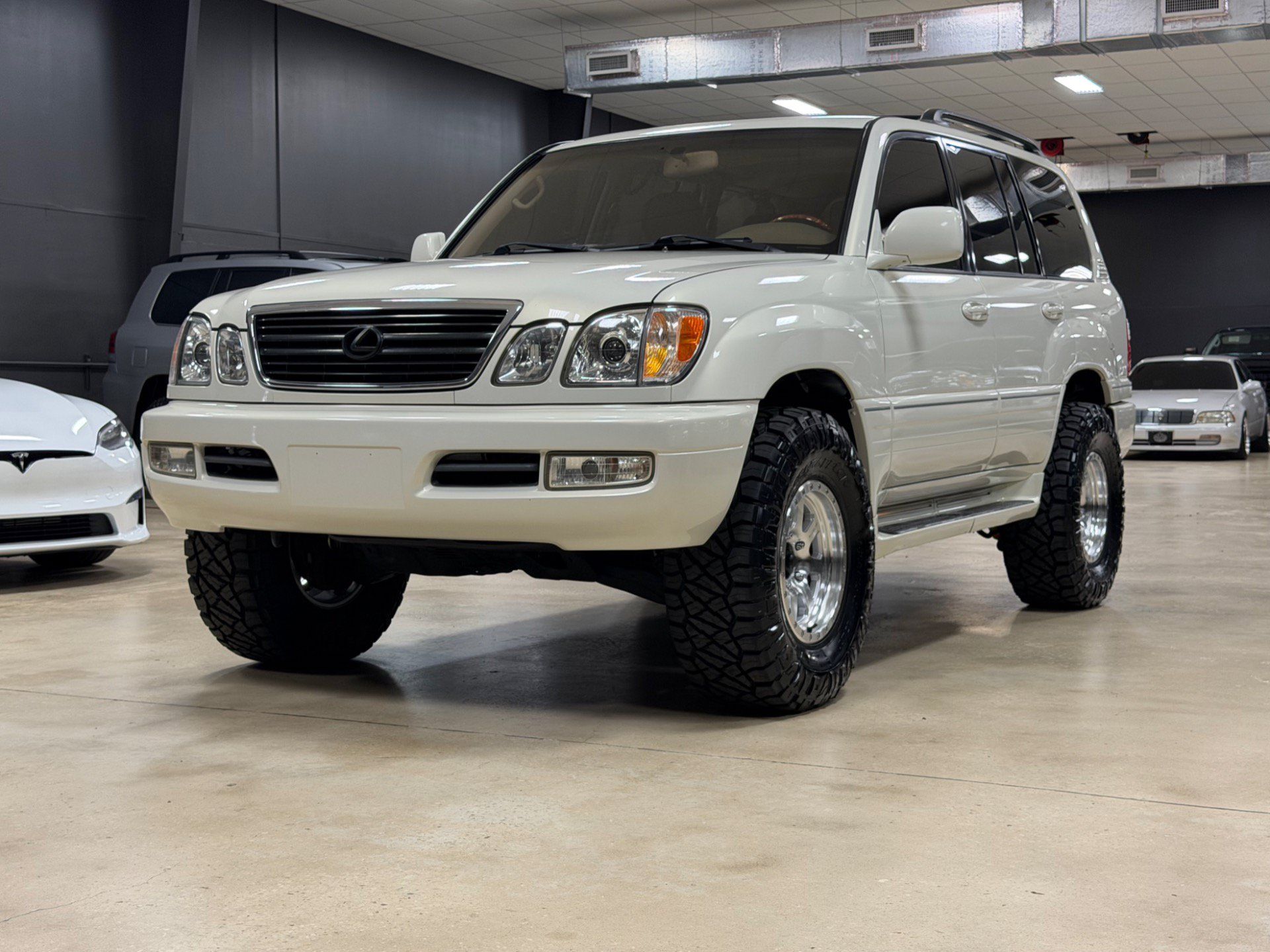 Used 2002 Lexus LX 470 4WD image 2
