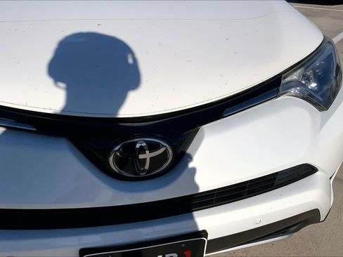 Used 2018 Toyota RAV4 XLE image 29