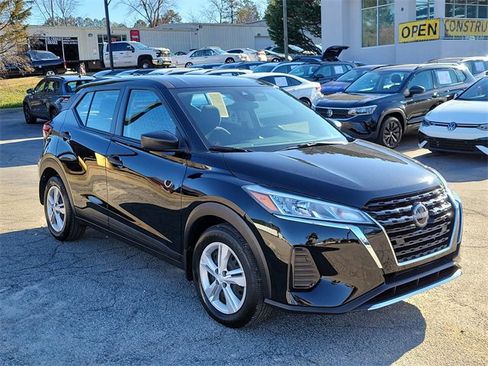 Used 2024 Nissan Kicks S image 3