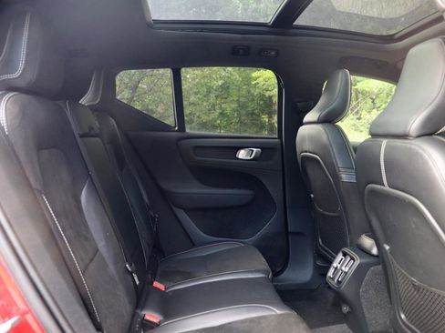 Used 2019 Volvo XC40 T4 R-Design FWD image 33