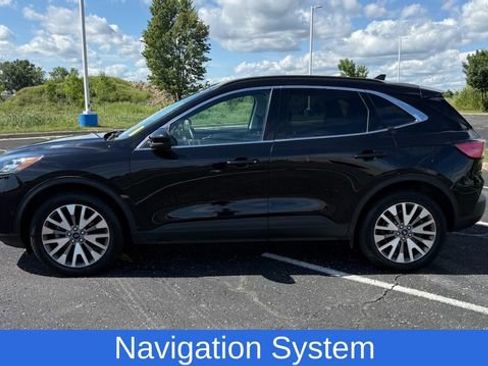 Used 2021 Ford Escape Titanium image 3