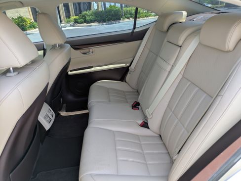 Used 2017 Lexus ES 350 w/ Luxury Package FWD image 11