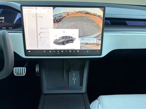 Used 2022 Tesla Model S Plaid image 8