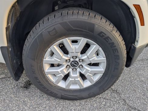 Used 2022 Nissan Frontier SV image 10