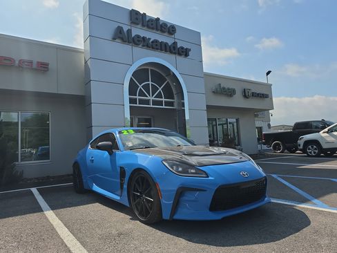 Used 2023 Toyota GR86 Premium RWD image 1